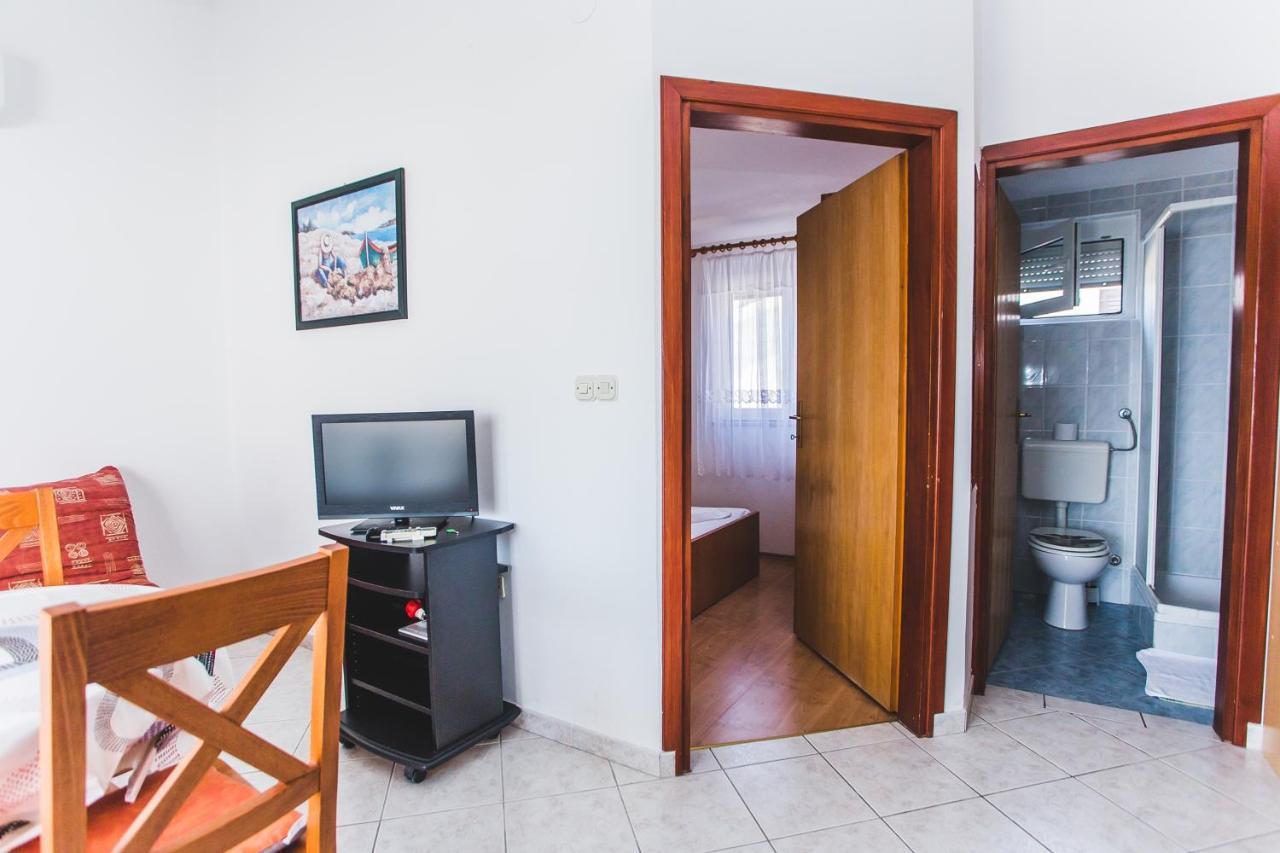 Apartmani Males Rogoznica  Exterior photo