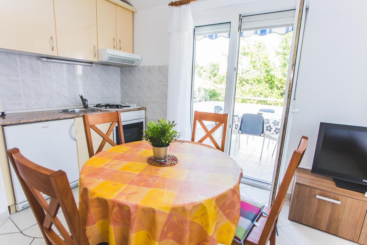 Apartmani Males Rogoznica  Exterior photo