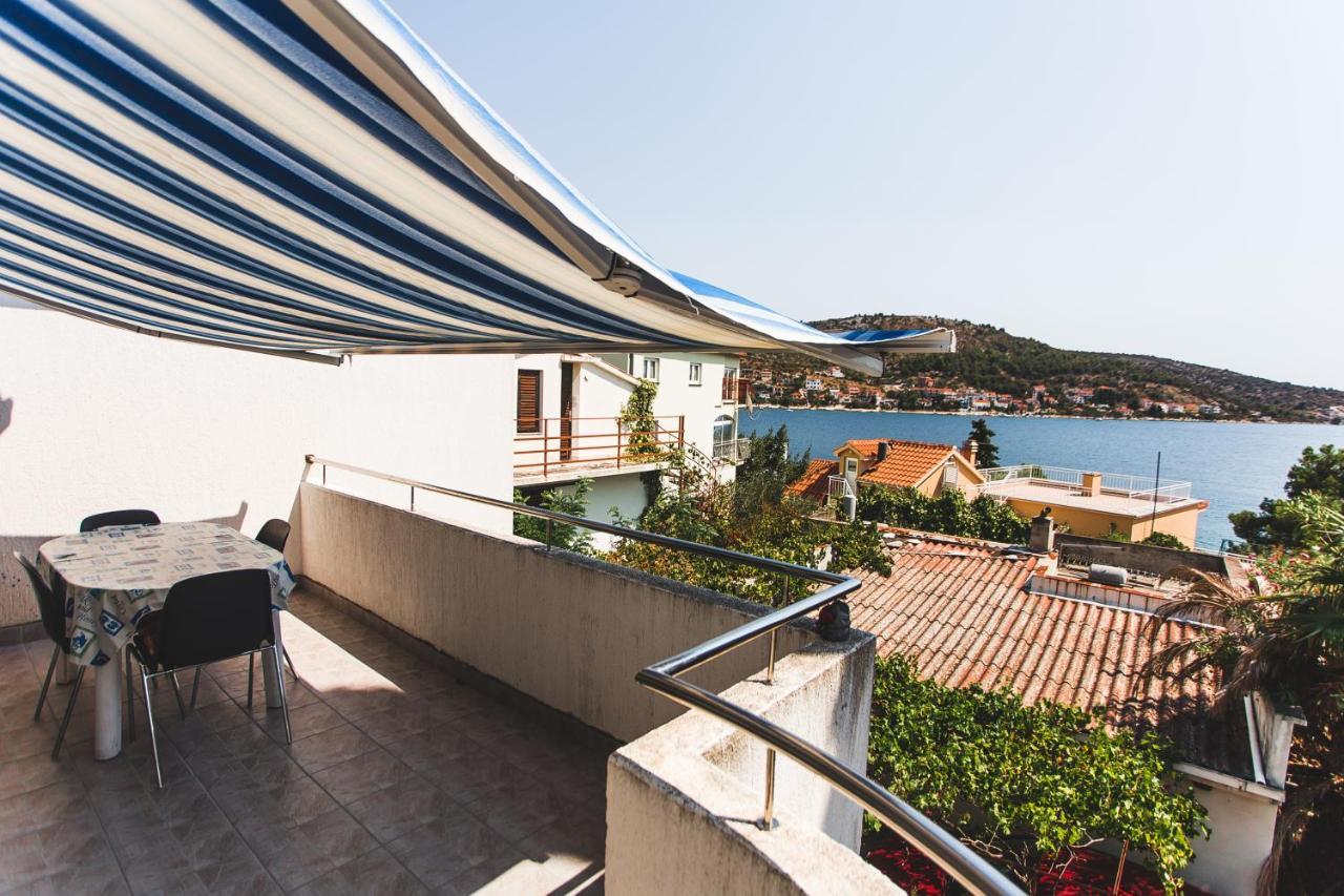 Apartmani Males Rogoznica  Exterior photo
