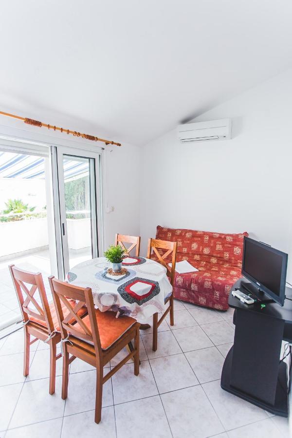 Apartmani Males Rogoznica  Exterior photo