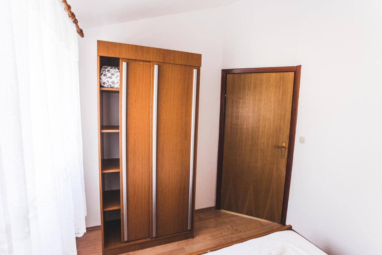 Apartmani Males Rogoznica  Exterior photo