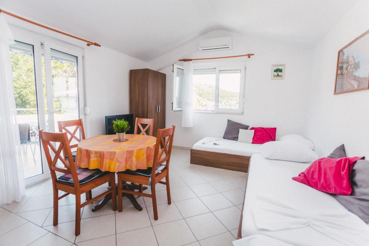 Apartmani Males Rogoznica  Exterior photo