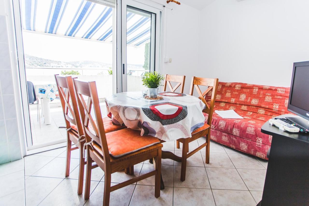 Apartmani Males Rogoznica  Exterior photo